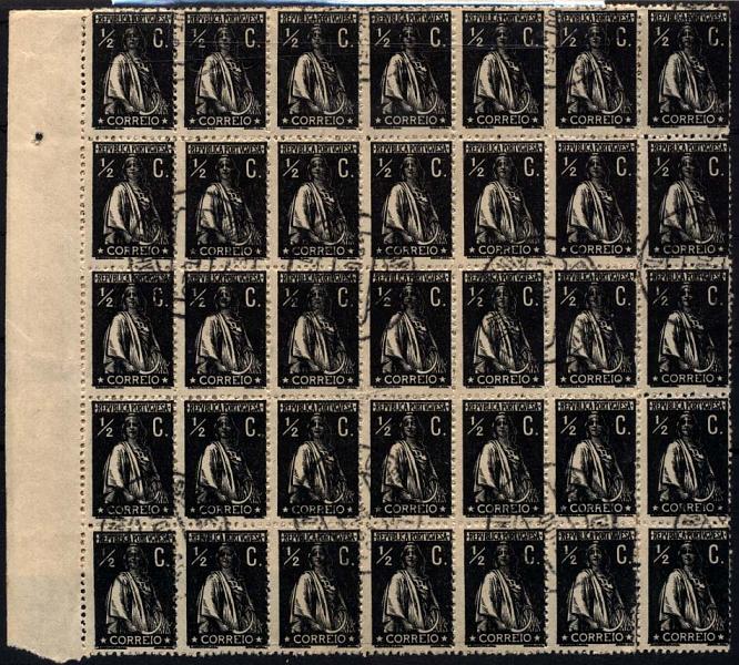 2687.jpg -     Lote:    2687      Lotes pelo Correio       Portugal       Descrição:         1912 &mdash; Ceres. CE207, &frac12; c preto, denteado 12x11 &frac12;, papel acetinado espesso. Bloco de 35 selos (7x5), bordo de folha. Valor de catálogo &euro; 50,75.        O       Valor Base:     &euro; 6,00     Valor Venda:     Retirado     
