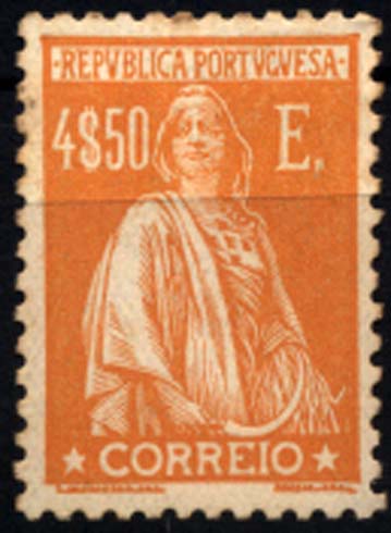 2715.jpg -     Lote:    2715      Lotes pelo Correio       Portugal       Descrição:         1930 &mdash; Ceres. Gravura retocada. CE512, 4$50 amarelo laranja. Selo com ligeiros pontos de óxido no verso. Valor de catálogo &euro; 87,70.        **       Valor Base:     &euro; 10,00     Valor Venda:     &euro; 16,00     