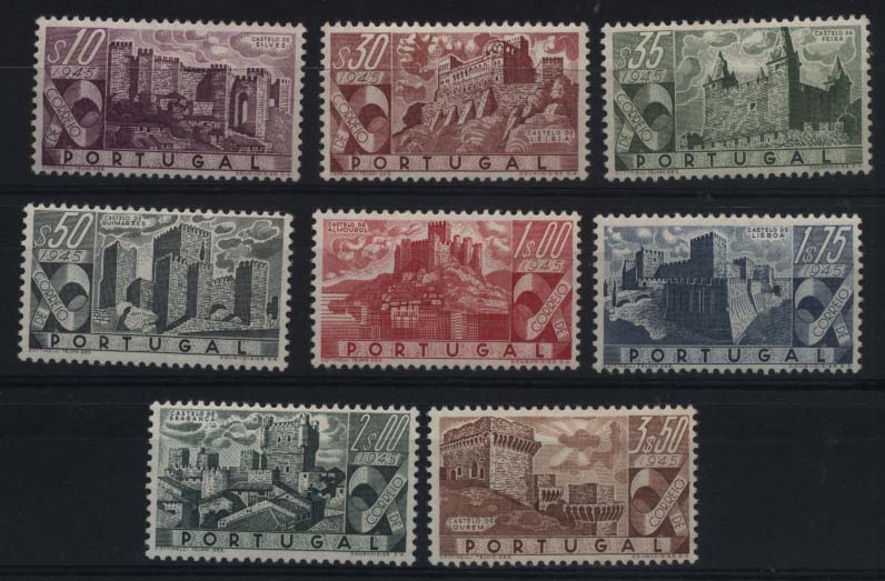 2735.jpg -     Lote:    2735      Lotes pelo Correio       Portugal       Descrição:         1946 &mdash; Castelos de Portugal. CE664/71. Série completa. Valor de catálogo &euro; 169,00.        **       Valor Base:     &euro; 26,00     Valor Venda:     Retirado     