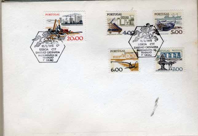 2767.jpg -     Lote:    2767      Lotes pelo Correio       Portugal       Descrição:         1978/83 &mdash; Instrumentos do Trabalho. Lote de 8 FDC's, com todos os grupos da série completos. Valor de catálogo &euro; 117,45.        FDC's       Valor Base:     &euro; 10,00     Valor Venda:     &euro; 14,00     