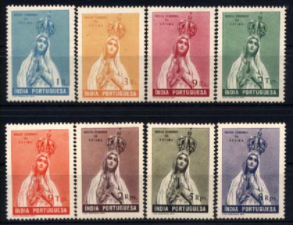 2909.jpg -     Lote:    2909      Lotes pelo Correio       Índia Portuguesa       Descrição:         1949 &mdash; Nossa Senhora de Fátima, coroada. CE390/397. Série completa, com muito leve sinal de charneira, quase imperceptível. Valor de catálogo &euro; 110,40. MB.        **       Valor Base:     &euro; 20,00     Valor Venda:     &euro; 37,00     
