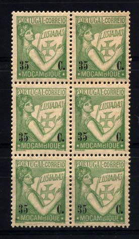 2942.jpg -     Lote:    2942      Lotes pelo Correio       Moçambique       Descrição:         1947 &mdash; Lusíadas. Novos valores. CE319, 35C verde. Bloco de 6 selos (3x2). Valor de catálogo &euro; 54,60.        ***       Valor Base:     &euro; 14,00     Valor Venda:     Retirado     