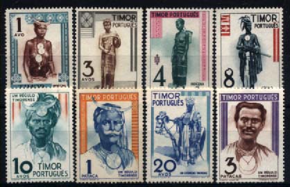 2966.jpg -     Lote:    2966      Lotes pelo Correio       Timor       Descrição:         1948 &mdash; Tipos Indígenas. CE26&frac12;68. Série completa. Selos regomados. Valor de catálogo &euro; 94,45.        RG***       Valor Base:     &euro; 15,00     Valor Venda:     Retirado     
