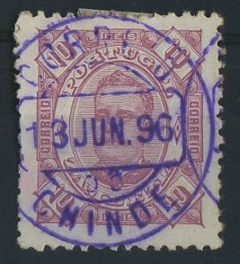3022.jpg -     Lote:    3022      Lotes pelo Correio       Moçambique       Descrição:         Carimbos duplo círculo datados. 1893/94 &mdash; D. Carlos I Diogo Neto. Selo de 10 reis obliterado com carimbo batido a violeta "CORREIO / DO/ CHINDE".        O       Valor Base:     &euro; 5,00     Valor Venda:     Retirado     