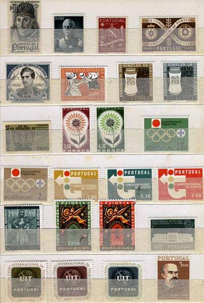3171.jpg -     Lote:    3171      Lotes pelo Correio              Descrição:      Portugal.   Classificador com mais de 300 selos novos sem charneira dos anos de 1945 a 2000. Valor de catálogo &euro; 1.125,00.        Lote       Valor Base:     &euro; 75,00     Valor Venda:     &euro; 80,00     
