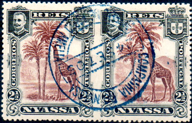 0020.jpg -     Lote:    20      Colecção IMPÉRIO      Companhia do Niassa       Descrição:         1901 &mdash; D. Carlos I (Girafa e Camelos). CE27, 2 &frac12; reis castanho vermelho. Par horizontal não denteado verticalmente ao centro. MB e MR.        O       Valor Base:     &euro; 50,00     Valor Venda:     &euro; 80,00     