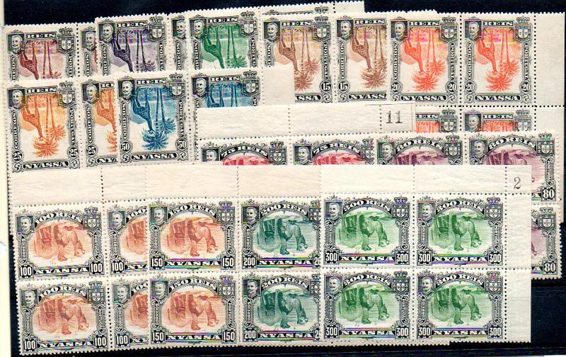 0027.jpg -     Lote:    27      Colecção IMPÉRIO      Companhia do Niassa       Descrição:         1901 &mdash; D. Carlos I (Girafa e Camelos). CE27/39. Série completa em quadras com o centro invertido. A grande maioria canto de folha, com numeração marginal. Valor de catálogo &euro; 4.680,00.        ***       Valor Base:     &euro; 1.500,00     Valor Venda:     &euro; 3000,00     