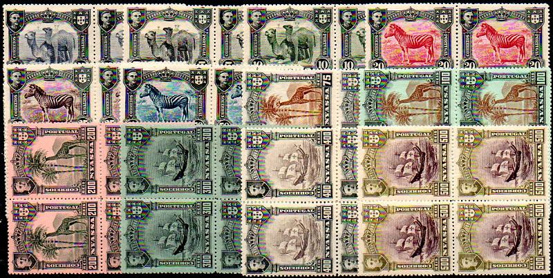 0044.jpg -     Lote:    44      Colecção IMPÉRIO      Companhia do Niassa       Descrição:         1911 &mdash; D. Manuel II. CE52/63. Série completa em quadras, sem a sobrecarga REPUBLICA. Metade dos selos com sinal de charneira e metade sem sinal de charneira. Valor de catálogo &euro; 960,00.        ***/**       Valor Base:     &euro; 275,00     Valor Venda:     &euro; 360,00     