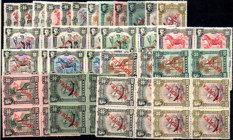 0045.jpg -     Lote:    45      Colecção IMPÉRIO      Companhia do Niassa       Descrição:         1911 &mdash; D. Manuel II. Motivos diversos, com sobrecarga "REPUBLICA". CE52/63. Lote composto por série simples + série em quadras (metade superior dos selos com charneira e metade inferior sem charneira). Valor de catálogo &euro; 203,50.        ***/**       Valor Base:     &euro; 50,00     Valor Venda:     &euro; 110,00     