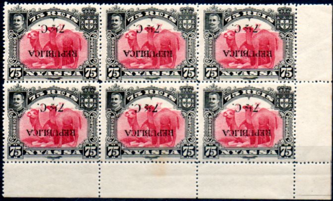 0060.jpg -     Lote:    60      Colecção IMPÉRIO      Companhia do Niassa       Descrição:         1918 &mdash; D. Carlos I, com sobretaxa e sobrecarga REPUBLICA. CE73, 7 &frac12; c s/ 75 reis carmim. Bloco de 6 selos canto de folha, com as sobretaxas e sobrecargas invertidas.        ***/**       Valor Base:     &euro; 75,00     Valor Venda:     &euro; 150,00     
