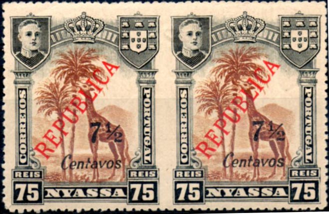 0072.jpg -     Lote:    72      Colecção IMPÉRIO      Companhia do Niassa       Descrição:         1922 &mdash; D. Manuel II, com sobrecarga e sobretaxa REPUBLICA, tipografada a preto em Londres. CE102, 7 &frac12; c s/ 75 reis castanho. Par horizontal, não denteado verticalmente ao centro. MB e MR.        ***       Valor Base:     &euro; 40,00     Valor Venda:     &euro; 120,00     