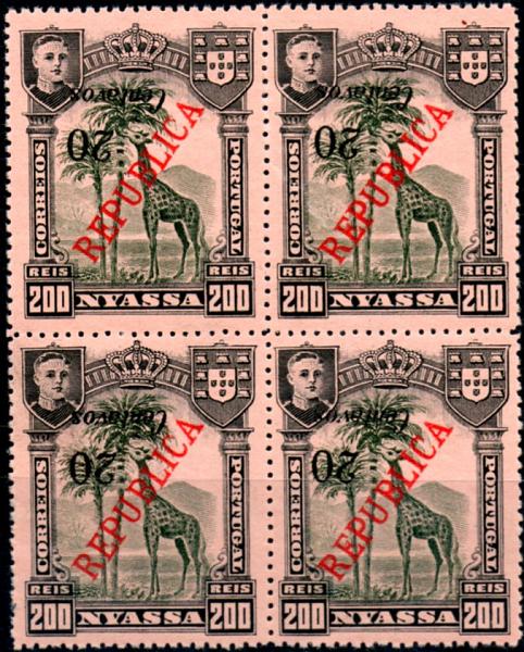 0074.jpg -     Lote:    74      Colecção IMPÉRIO      Companhia do Niassa       Descrição:         1921 &mdash; D. Manuel II, com sobrecarga e sobretaxa REPUBLICA, tipografada a preto em Lisboa. CE93,20 c s/ 200 reis verde s/ salmão. Quadra com a sobretaxa invertida. MB e MR.        ***/**       Valor Base:     &euro; 30,00     Valor Venda:     &euro; 80,00     