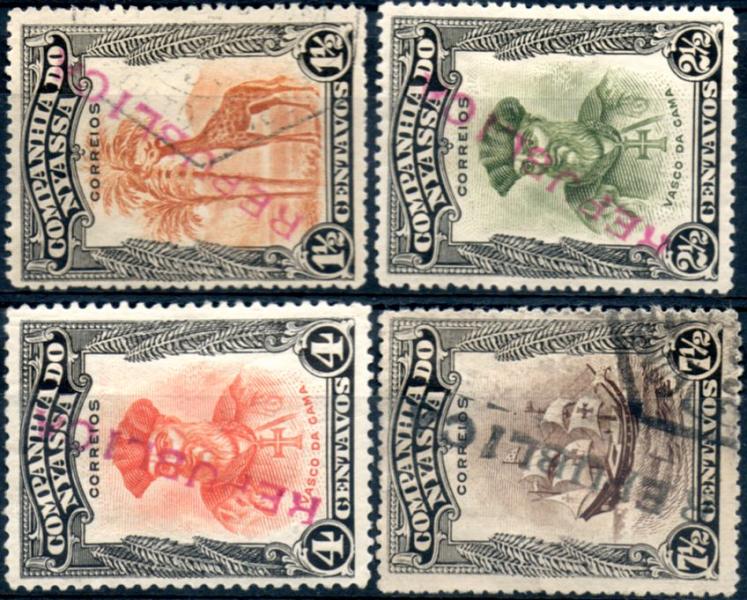 0097.jpg -     Lote:    97      Colecção IMPÉRIO      Companhia do Niassa       Descrição:         192&frac12;3 &mdash; Motivos diversos. CE109, 111, 112 e 115, 1 &frac12;, 2 &frac12;, 4 e 7 &frac12; C. Lote de 4 selos com sobrecarga REPUBLICA falsa.        */O       Valor Base:     &euro; 10,00     Valor Venda:     &euro; 15,00     