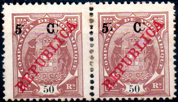 0152.jpg -     Lote:    152      Colecção IMPÉRIO      Companhia de Moçambique       Descrição:         1916 &mdash; Tipo Elefantes, com REPUBLICA e sobretaxa em centavos. CE, 5 c s/ 50 reis castanho. Par horizontal com dupla sobretaxa. Não catalogada.        **       Valor Base:     &euro; 12,00     Valor Venda:     &euro; 22,00     