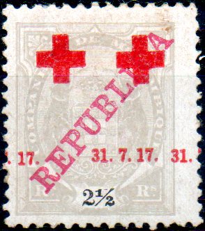 0160.jpg -     Lote:    160      Colecção IMPÉRIO      Companhia de Moçambique       Descrição:         1917 &mdash; Tipo Elefante, com sobrecarga REPUBLICA e "CRUZ VERMELHA". CE107, 2 &frac12; reis cinzento. Selo com dupla sobrecarga da Cruz Vermelha. Valor de catálogo &euro; 101,00.        **       Valor Base:     &euro; 30,00     Valor Venda:     &euro; 75,00     