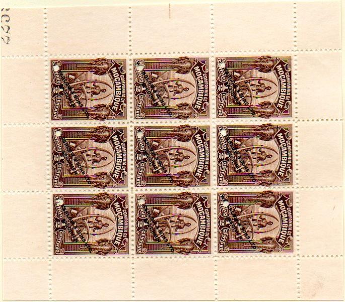 0167.jpg -     Lote:    167      Colecção IMPÉRIO      Companhia de Moçambique       Descrição:         1918 &mdash; Motivos locais. CE118, &frac12; c. Mini-folha de 9 provas (3x3) em castanho (cor não aprovada), com sobrecarga a preto "WATERLOW & SONS LTD / SPECIMEN".        PRV       Valor Base:     &euro; 75,00     Valor Venda:     &euro; 95,00     