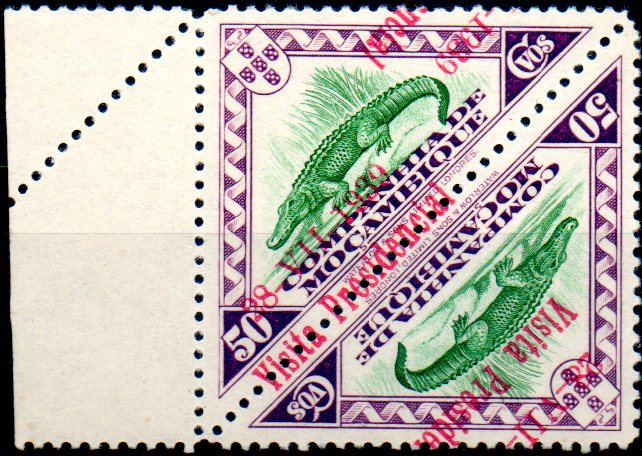 0179.jpg -     Lote:    179      Colecção IMPÉRIO      Companhia de Moçambique       Descrição:         1939 &mdash; Motivos locais com sobrecarga da "Visita Presidencial". CE194, 50c violeta e verde. Par, bordo de folha com a sobrecarga deslocada. MB e R.        ***       Valor Base:     &euro; 20,00     Valor Venda:     &euro; 42,00     