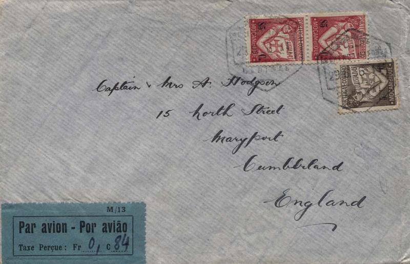 0737.jpg -     Lote:    737            Correio aéreo       Descrição:         1936 &mdash; Sobretaxa do correio aéreo. Legenda "Taxe perçue". Sobrescrito circulado de Lourenço Marques (29.06.36) para a Inglaterra com etiqueta Mod 13 preto s/ azul CE SCA5, com porte manuscrito de 0,84f + selos de 85c (2) e 5c tipo Lusíadas.        Aéreo       Valor Base:     &euro; 10,00     Valor Venda:     &euro; 26,00     