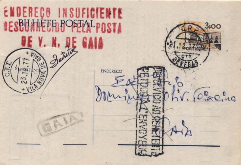 0792.jpg -     Lote:    792            Correio ferroviário       Descrição:         Marcas ferroviárias. 1977 &mdash; Paisagens e Monumentos. OM168, 3$00 amarelo-laranja e castanho, circulado das Devesas (21.12.77) para Gaia (23.12.77) e devolvido ao remetente. Repicado pelos CAMINHOS DE FERRO PORTUGUESES (Mod. 22-066 (F90). Carimbo nominativo batido a preto GAIA + carimbo linear batido a vermelho "ENDEREÇO INSUFICIENTE / DESCONHECIDO PELA POSTA / DE V. N. DE GAIA.        IC       Valor Base:     &euro; 10,00     Valor Venda:     Retirado     