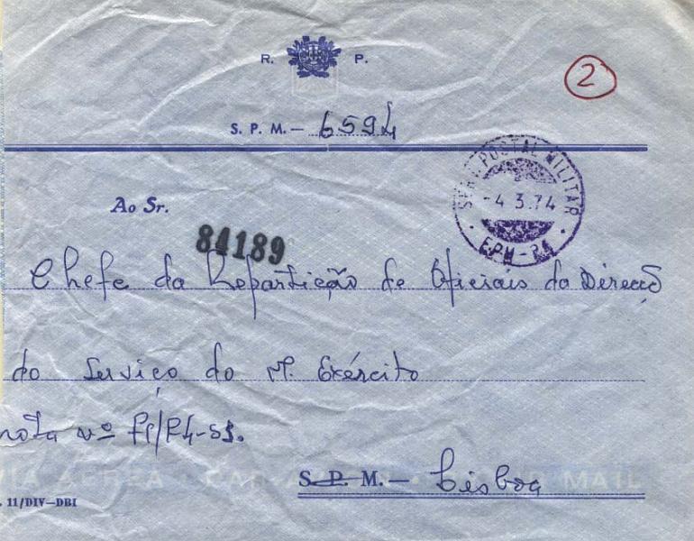 0818.jpg -     Lote:    818                   Descrição:         Guerra Colonial * Moçambique. Sobrescrito circulado isento de franquia da EPM 24 (04.03.74) para Lisboa. Marca de dia batida a violeta da EPM 24 (Barreiros Mo-15). Carimbo com os dois semicírculos interiores preenchidos. MB.        Carta       Valor Base:     &euro; 10,00     Valor Venda:     Retirado     