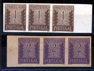 0885.jpg -     Lote:    885            Portugal       Descrição:         1940 &mdash; Porteado * Algarismo ladeado de ramos. CE 62/63. Lote de 2 tiras horizontais de 3 provas cada, não denteadas: 1$00 em castanho s/ papel branco e 2$00 em violeta s/ papel camurça.        PRV       Valor Base:     &euro; 20,00     Valor Venda:     Retirado     