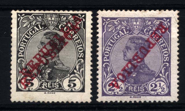 0932.jpg -     Lote:    932            Portugal       Descrição:         1910 &mdash; D. Manuel II com sobrecarga REPUBLICA. Lote composto por dois selos: CE170, 2 &frac12; reis violeta, papel porcelana amarelado no verso com a sobrecarga invertida (pontos de óxido no verso) e CE171, 5 reis preto com dupla sobrecarga.        **       Valor Base:     &euro; 10,00     Valor Venda:     Retirado     