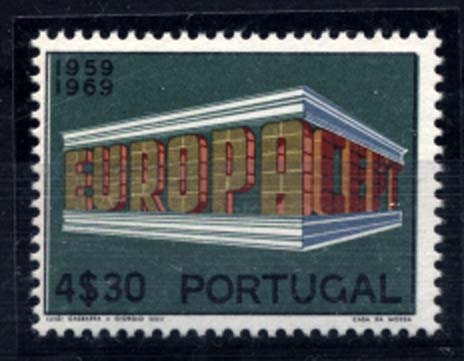0941.jpg -     Lote:    941            Portugal       Descrição:         1969 &mdash; Europa. CE1043, 4$30. Selo com a cor verde deslocada.         ***       Valor Base:     &euro; 5,00     Valor Venda:     &euro; 6,00     