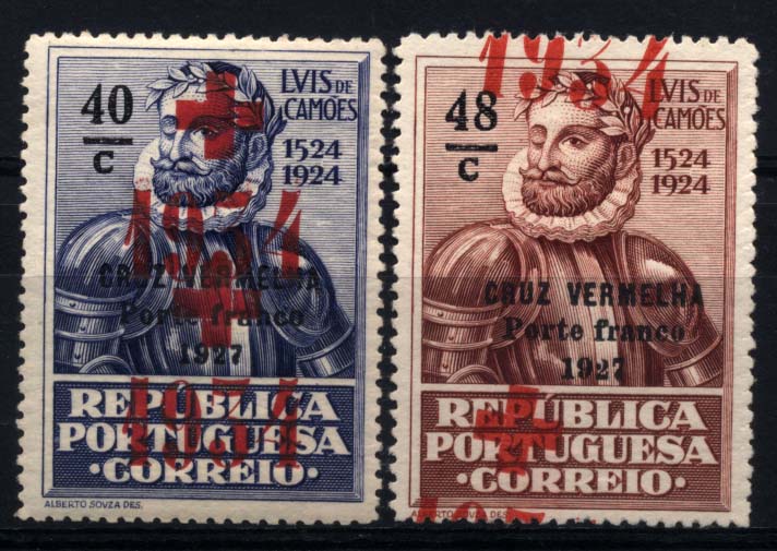 0963.jpg -     Lote:    963            Portugal       Descrição:         1934 &mdash; Porte franco. Cruz Vermelha Portuguesa. Selos do 4.º Centenário do Nascimento de Luís de Camões (1924) com sobrecarga. CE CVP47/48 (40C e 48C). Selos com dupla sobrecarga e sobrecarga deslocada respectivamente.        **       Valor Base:     &euro; 8,00     Valor Venda:     &euro; 24,00     