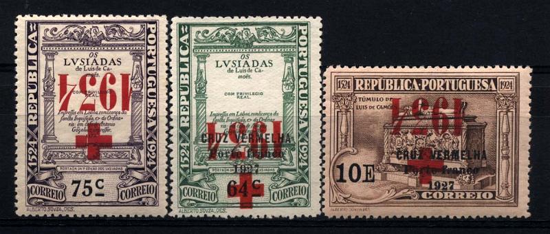 0964.jpg -     Lote:    964            Portugal       Descrição:         1934 &mdash; Porte franco. Cruz Vermelha Portuguesa. Selos do 4.º Centenário do Nascimento de Luís de Camões (1924) com sobrecarga. CE CVP49, 50 e 52 (64C, 75C e 10E). Selos com sobrecarga invertida.        **       Valor Base:     &euro; 12,00     Valor Venda:     &euro; 24,00     