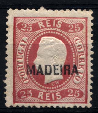 0977.jpg -     Lote:    977            Madeira       Descrição:         1868/70 &mdash; D. Luís I, fita curva, denteados. CE8, 25 reis carmim com sobrecarga clandestina do tipo C.        **       Valor Base:     &euro; 25,00     Valor Venda:     Retirado     