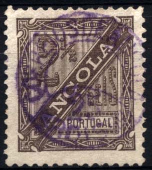 0982.jpg -     Lote:    982            Angola       Descrição:         1894 &mdash; Selo de 2 &frac12; reis Jornaes, com sobretaxa. CE37, 25 s/ 2 &frac12; reis castanho. Selo com sobretaxa falsa a violeta. FALSO.        *       Valor Base:     &euro; 10,00     Valor Venda:     &euro; 12,00     