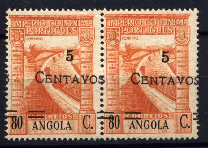 1002.jpg -     Lote:    1002            Angola       Descrição:         1945/46 &mdash; Império Colonial Português com sobretaxa. CE286, 5C s/ 80C, amarelo laranja. Par de selos com dupla impressão dos traços e sobretaxa deslocada        *       Valor Base:     &euro; 6,00     Valor Venda:     &euro; 6,00     