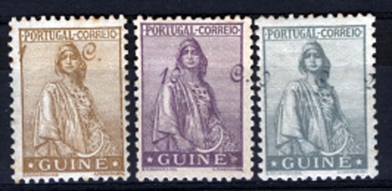 1021.jpg -     Lote:    1021            Guiné       Descrição:         1933 &mdash; Ceres. Novo tipo. CE204, 206 e 208. 1C, 10C e 20C. Lote de 3 selos com os valores totalmente deslocados. R.        **/*       Valor Base:     &euro; 24,00     Valor Venda:     &euro; 24,00     