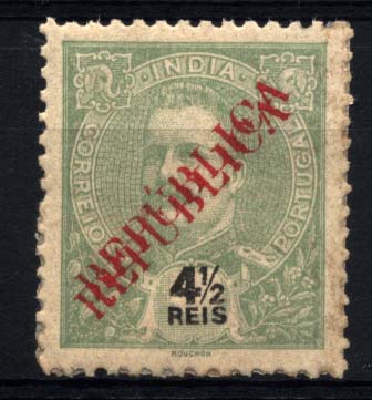 1031.jpg -     Lote:    1031            Índia       Descrição:         1914 &mdash; D. Carlos I tipo Mouchon, com sobrecarga REPUBLICA local. CE275, 4 &frac12; reis verde amarelo com dupla sobrecarga.        *       Valor Base:     &euro; 10,00     Valor Venda:     &euro; 14,00     