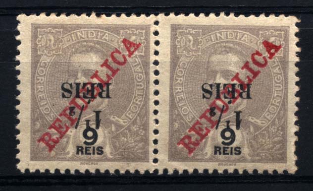 1033.jpg -     Lote:    1033            Índia       Descrição:         1914 &mdash; D. Carlos I tipo Mouchon, com sobrecarga REPUBLICA da Cada da Moeda e sobretaxa local. CE296, 1 &frac12; s/ 9 reis lilás malva, sobretaxa tipo 1. Par horizontal com a sobretaxa invertida.         ***       Valor Base:     &euro; 15,00     Valor Venda:     &euro; 28,00     