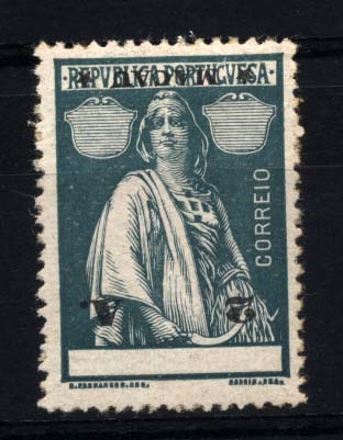 1056.jpg -     Lote:    1056            Macau       Descrição:         1913 &mdash; Ceres. CE211, 2 avos verde, denteado 15x14, papel porcelana. Selo com impressão da legenda e valor invertida. Não catalogada.        **       Valor Base:     &euro; 20,00     Valor Venda:     &euro; 30,00     