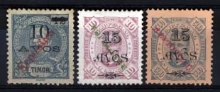 1096.jpg -     Lote:    1096            Timor       Descrição:         1913 &mdash; D. Carlos I com sobrecarga REPUBLICA, tipografada localmente. Emitidos sem goma. Lote de 3 selos com erros: CE144, com dupla sobrecarga, não catalogada; CE146, com sobrecarga invertida não catalogada e CE148 com sobrecarga REPBLICAU, catalogada. Raros.        *       Valor Base:     &euro; 50,00     Valor Venda:     &euro; 160,00     