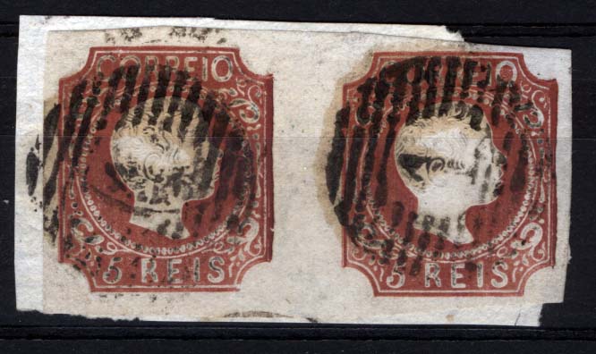 1119.jpg -     Lote:    1119            Portugal       Descrição:         1856/58 &mdash; D. Pedro V. Cabelos anelados. CE10, 5 reis castanho vermelho, tipo II. Par horizontal sobre fragmento, com margens curtas a normais. Valor de catálogo &euro; 483,00.        FRG       Valor Base:     &euro; 50,00     Valor Venda:     &euro; 50,00     
