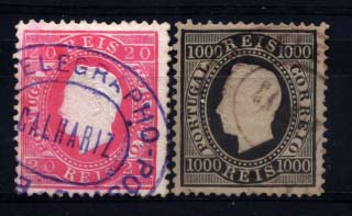 1199.jpg -     Lote:    1199            Portugal       Descrição:         1884 &mdash; D. Luís I. Fita direita. Nova cor e valor. CE66/67 (20 reis carmim e 1.000 reis preto), denteado 12 &frac12;. Série completa, obliterada com carimbos batidos a azul e violeta respectivamente "ESTAÇÃO TELEGRAPHO POSTAL / CALAHARIZ". Valor de catálogo &euro; 274,80.        O       Valor Base:     &euro; 40,00     Valor Venda:     Retirado     