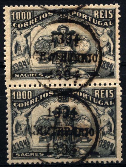 1242.jpg -     Lote:    1242            Portugal       Descrição:         1894 &mdash; 4.º Centenário do Nascimento do Infante D. Henrique, CE110, 1000 reis cinzento preto s/ sépia. Par vertical obliterado com o carimbo comemorativo. Valor de catálogo &euro; 420,00.        O       Valor Base:     &euro; 60,00     Valor Venda:     &euro; 75,00     