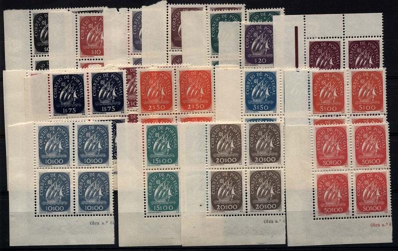 1315.jpg -     Lote:    1315            Portugal       Descrição:         1943 &mdash; Caravela. CE617/633. Série completa em quadras, canto inferior esquerdo de folha. MB e MR. Valor de catálogo &euro; 6.548,00.        ***       Valor Base:     &euro; 1,000,,00     Valor Venda:     &euro; 1100,00     