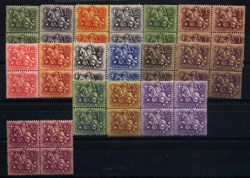 1339.jpg -     Lote:    1339            Portugal       Descrição:         1953 _ Cavaleiro Medieval. CE763/777 + CE818. Séries completas em quadras. Valor de catálogo &euro; 782,00.        ***       Valor Base:     &euro; 120,00     Valor Venda:     &euro; 120,00     