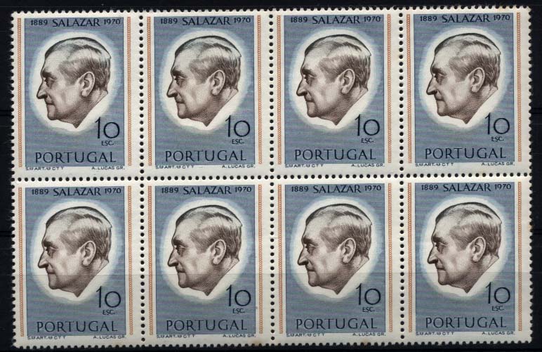1358.jpg -     Lote:    1358            Portugal       Descrição:         1971 &mdash; Presidente Salazar. CE1108, 10E. Bloco horizontal de 8 selos (4x2) em denteado 12. Alguns ligeiros pontos de óxido no verso. Valor de catálogo &euro; 258,40.        ***       Valor Base:     &euro; 25,00     Valor Venda:     Retirado     