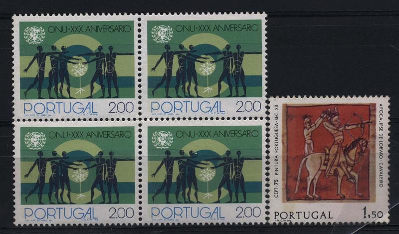 1364.jpg -     Lote:    1364            Portugal       Descrição:         1975 - 30.º Aniversário das Nações Unidas. CE128, 2$00. Quadra + Europa CEPT. Pintura CE1251. Selos com tarja fosforescente. Valor de catálogo &euro; 280,00.        ***       Valor Base:     &euro; 40,00     Valor Venda:     Retirado     