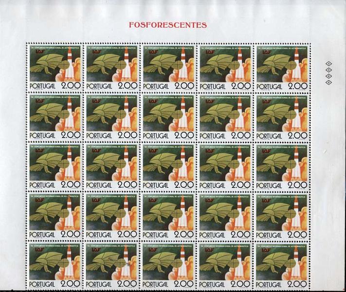 1366.jpg -     Lote:    1366            Portugal       Descrição:         1975 &mdash; 26.º Congresso da IAF em Lisboa. CE1261, 2$00. Folha completa de 50 selos com tarja fosforescente. Valor de catálogo &euro; 710,00.        ***       Valor Base:     &euro; 70,00     Valor Venda:     Retirado     