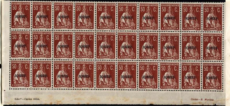 1462.jpg -     Lote:    1462            Açores       Descrição:         1930/31 &mdash; Ceres. Gravura retocada. Selos de Portugal com sobrecarga "AÇORES". CE305, 50C tijolo vermelho, denteado 12x11 &frac12;. Bloco de 30 selos (3x10), fundo de folha com inscrição marginal "Sobr.ª &mdash; Carlos Silva / Clichés &mdash; R. Munhóz". Valor de catálogo &euro; 246,00.        ***       Valor Base:     &euro; 36,00     Valor Venda:     Retirado     