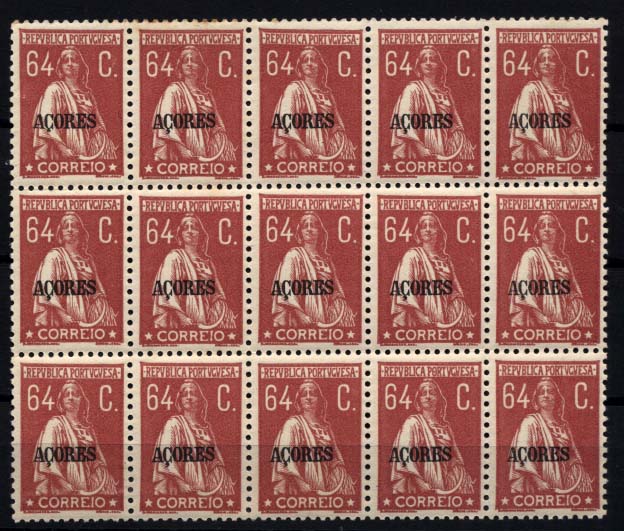 1463.jpg -     Lote:    1463            Açores       Descrição:         1930/31 &mdash; Ceres. Gravura retocada. Selos de Portugal com sobrecarga "AÇORES". CE306, 64C lilás rosa, denteado 12x11 &frac12;. Bloco de 15 selos (5x3). Valor de catálogo &euro; 123,00.        ***       Valor Base:     &euro; 18,00     Valor Venda:     Retirado     