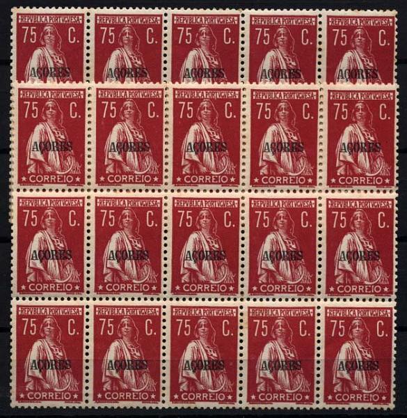1464.jpg -     Lote:    1464            Açores       Descrição:         1930/31 &mdash; Ceres. Gravura retocada. Selos de Portugal com sobrecarga "AÇORES". CE307, 75C carmim, denteado 12x11 &frac12;. Lote composto por dois blocos: um de 10 selos (5x2) e outro de 15 selos (5x3). Valor de catálogo &euro; 146,25.        ***       Valor Base:     &euro; 22,00     Valor Venda:     Retirado     