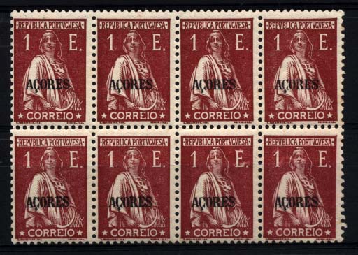 1465.jpg -     Lote:    1465            Açores       Descrição:         1930/31 &mdash; Ceres, gravura retocada. Selos do Continente com sobrecarga AÇORES. CE309, 1E lilás vermelho. Bloco horizontal de 8 selos. Valor de catálogo &euro; 583,20.        ***       Valor Base:     &euro; 90,00     Valor Venda:     Retirado     