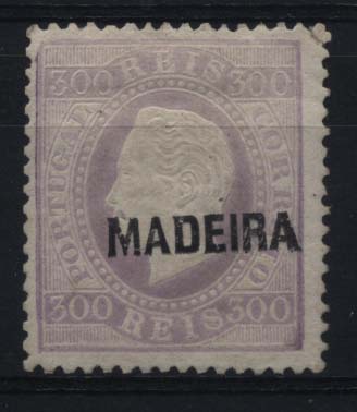 1480.jpg -     Lote:    1480            Madeira       Descrição:         1871/76 &mdash; D. Luís I, fita direita, com sobrecarga Madeira. CE25, 300 reis violeta, sobrecarga C, denteado 13 &frac12;. Valor de catálogo &euro; 131,00.        **       Valor Base:     &euro; 20,00     Valor Venda:     &euro; 32,00     